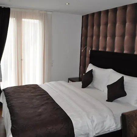 Hotel De Savoie 3*